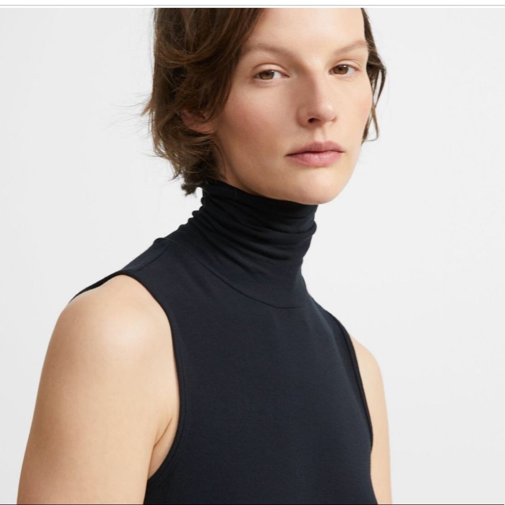 MK Turtle neck sleeveless Body-con Dress